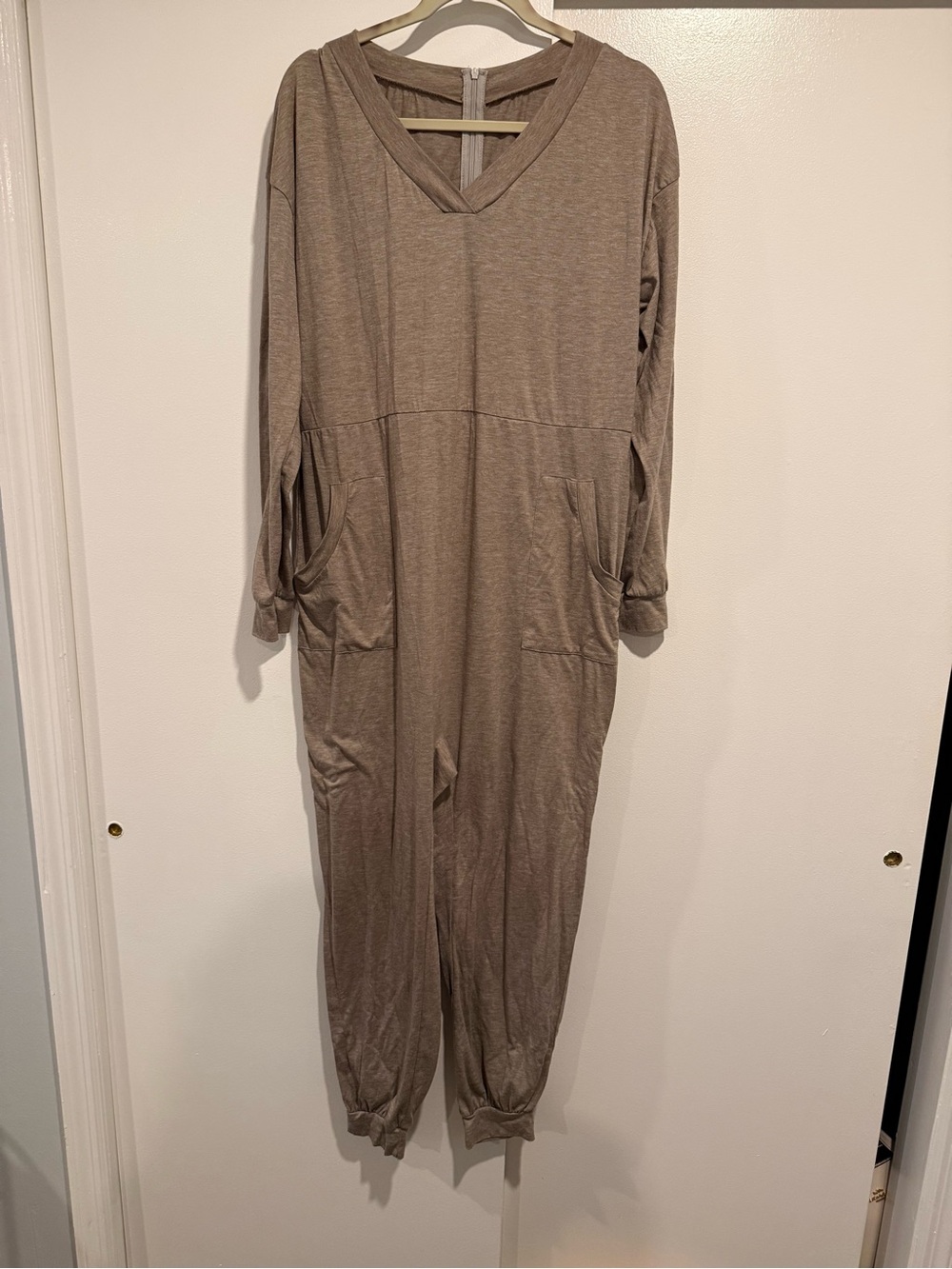Soft Taupe Knit Long sleeve Jumpsuit Size Medium‎